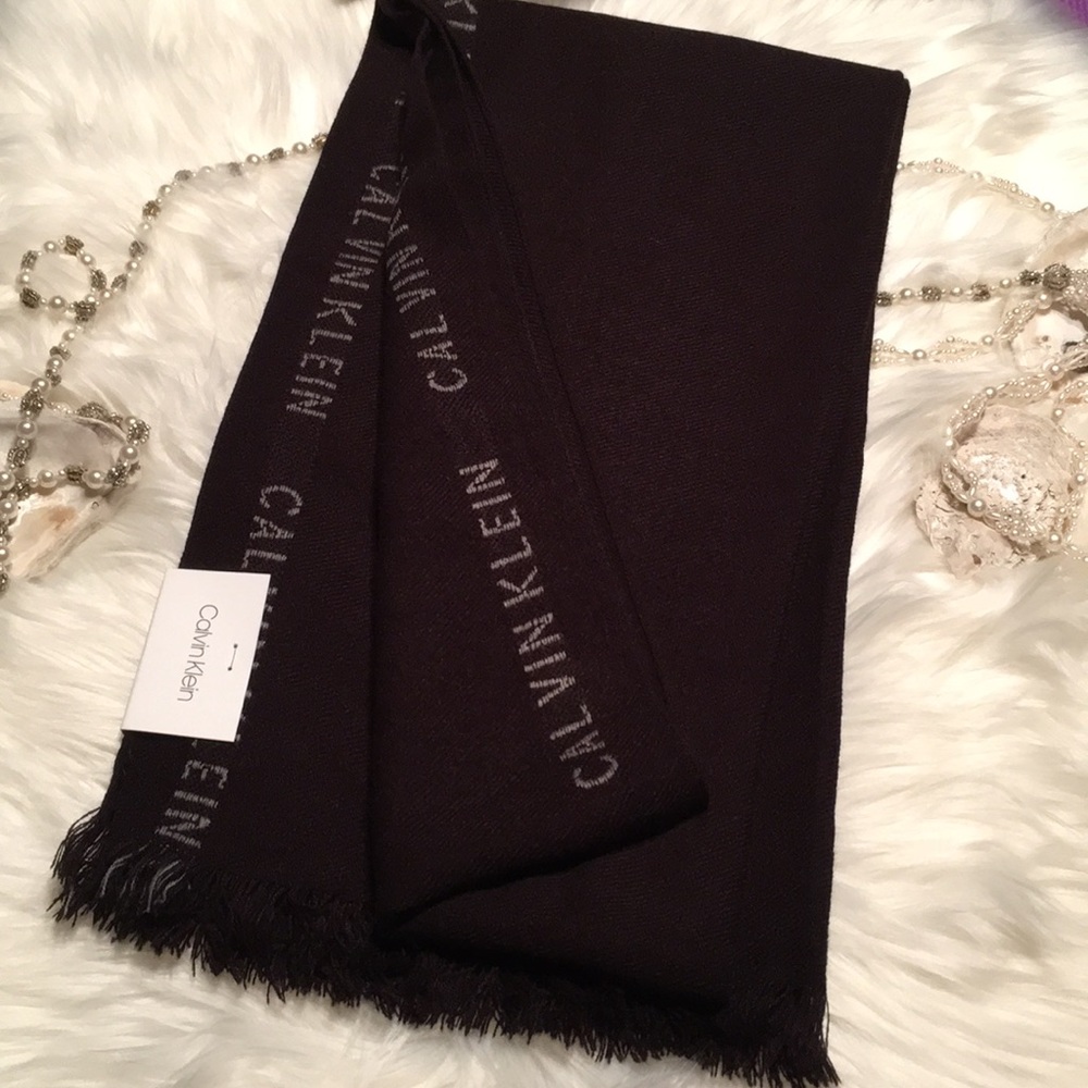 🔵Calvin Klein®Black & White logo Scarf🔵